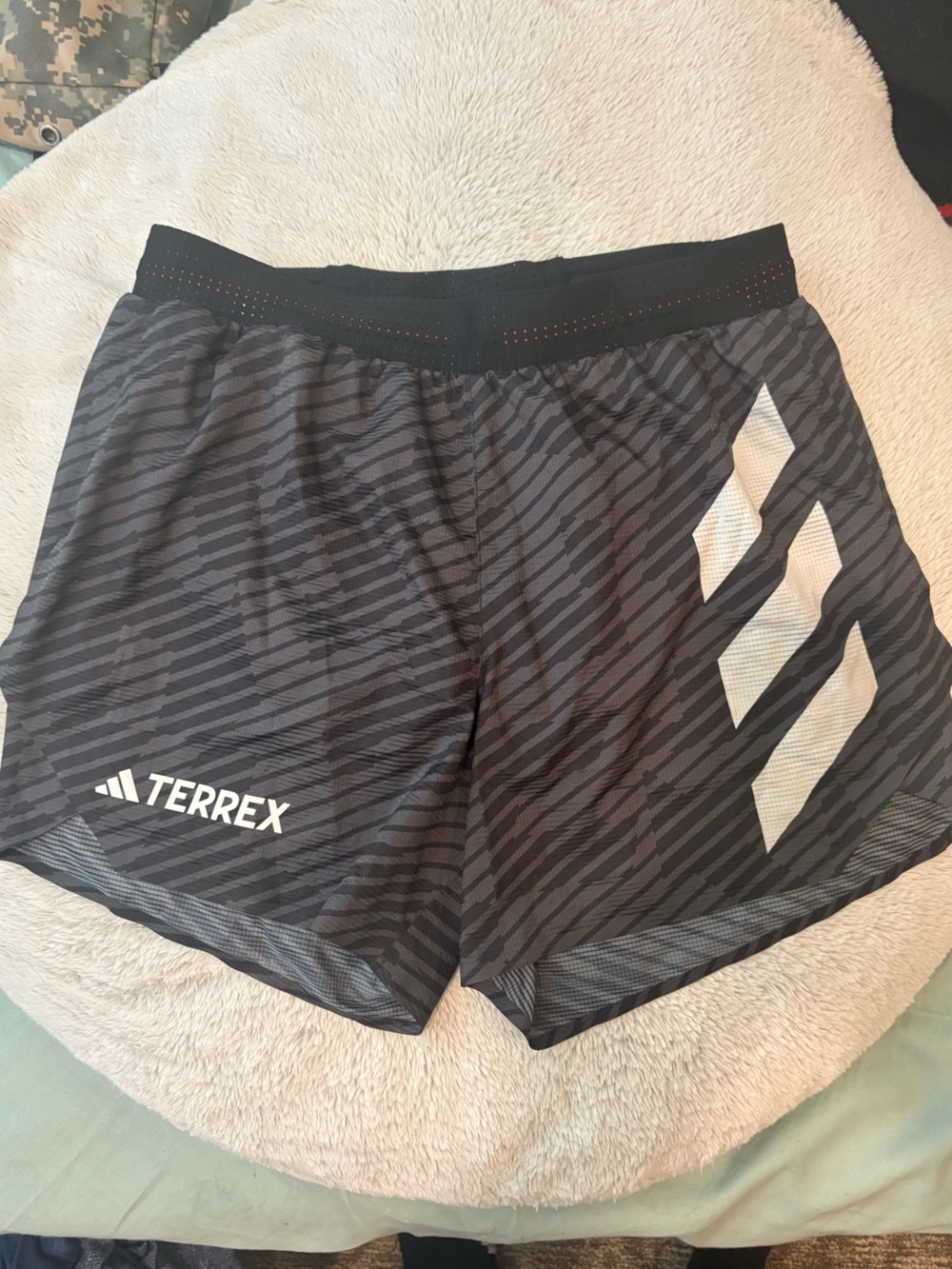 Adidas terrex techrock Black/Gray 5” Running Shorts, size medium, good condition